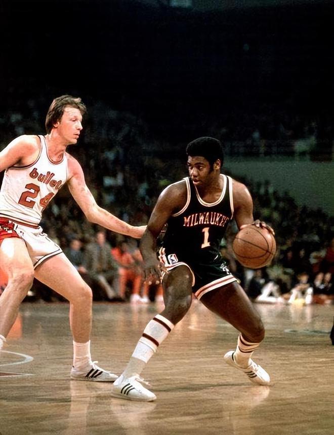 包括网球公 包括网球公